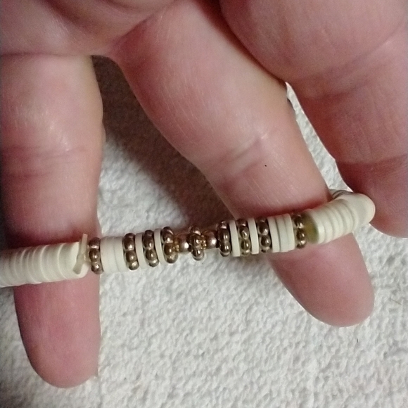 White shell stretch bracelet beach - Picture 2 of 3